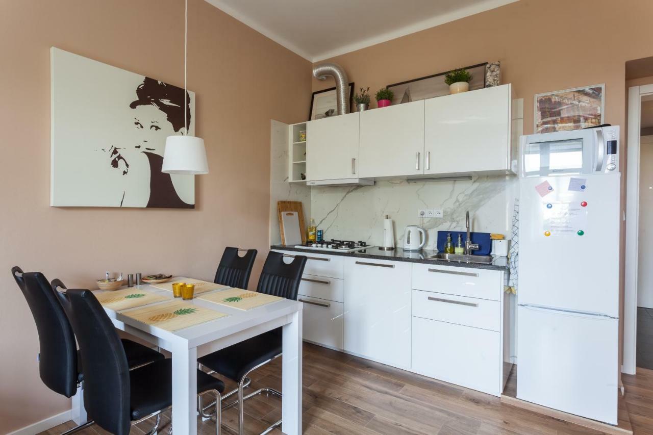 Eliska Lägenhet Prag Exteriör bild
