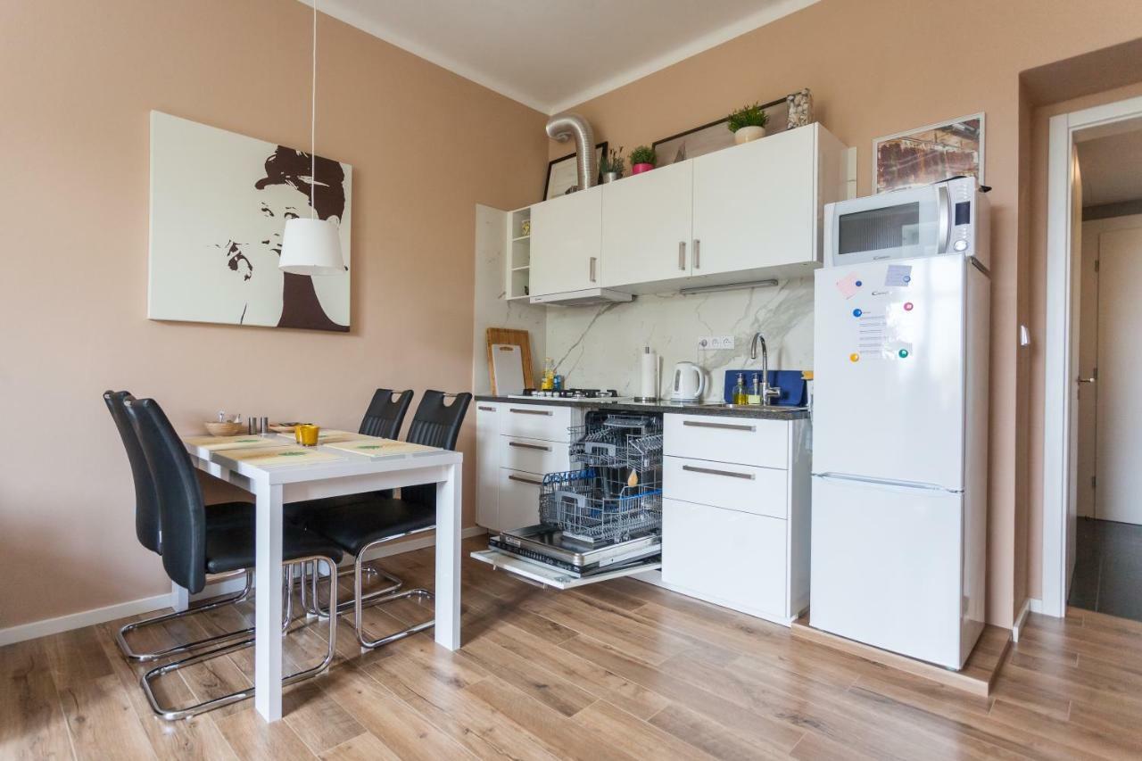 Eliska Lägenhet Prag Exteriör bild