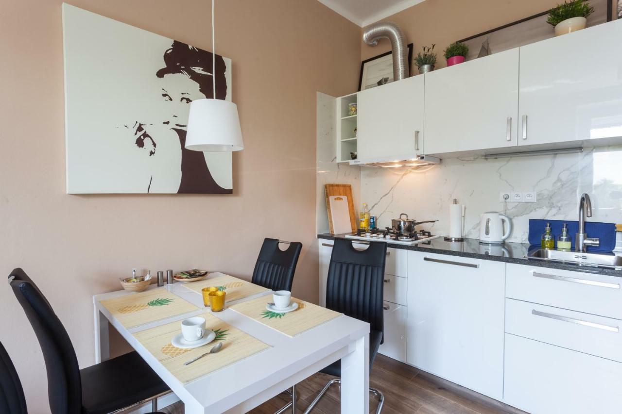 Eliska Lägenhet Prag Exteriör bild